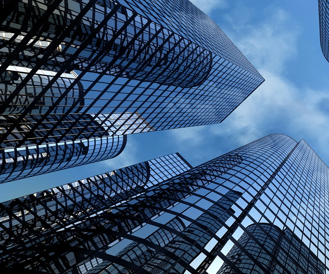 In den Himmel ragende Hochhäuser mit reflektierender Glasfasade